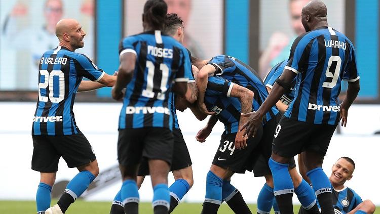 Perayaan gol Cristiano Biraghi dalam pertandingan Serie A Italia antara Inter Milan vs Sassuolo, Kamis (25/06/20).