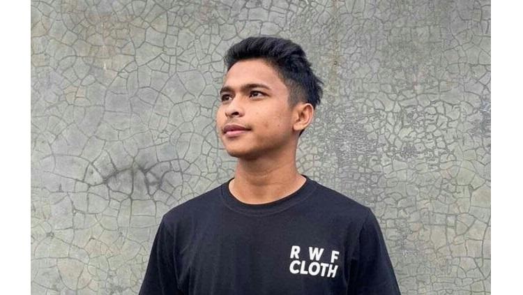 Gelandang sayap PSS Sleman, Irkham Zahrul Mila, membuka bisnis clothing atau pakaian dengan nama RWF Cloth.