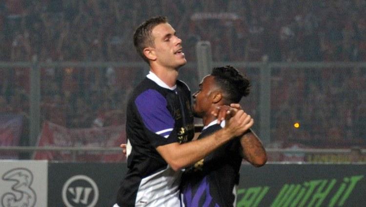 Kisah Jordan Henderson yang sempat rasakan atmosfer Stadion Utama Gelora Bung Karno (SUGBK) dan kini sukses bawa Liverpool juara Liga Inggris.