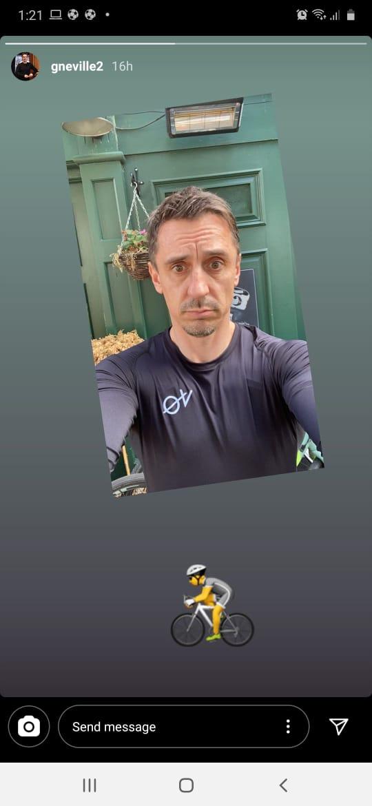 Gary Neville mengunggah aktivitasnya usai diledek kabur ke Papua Nugini, Copyright: Instagram @garyneville