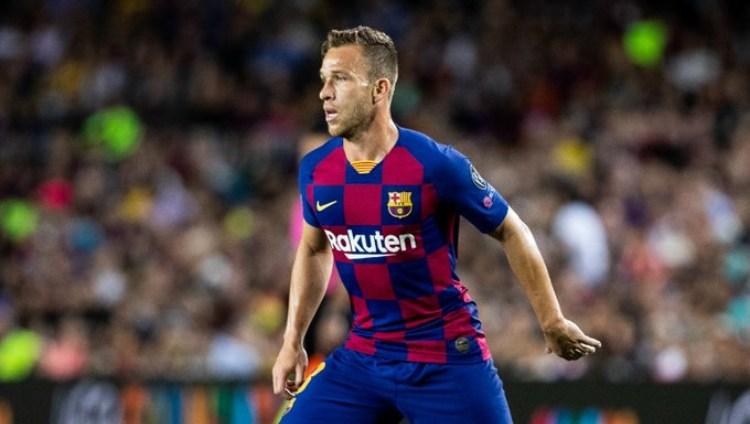 Gelandang terbuang Barcelona, Arthur Melo dikabarkan telah menolak untuk bermain bersama Blaugrana di Liga Champions.