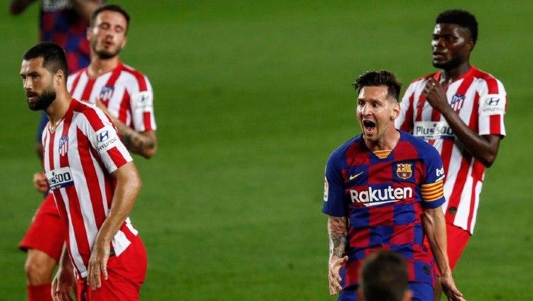 Reaksi kesal Lionel Messi pada laga Barcelona vs Atletico Madrid di LaLiga Spanyol 2019-20, Rabu (01/07/20). - INDOSPORT