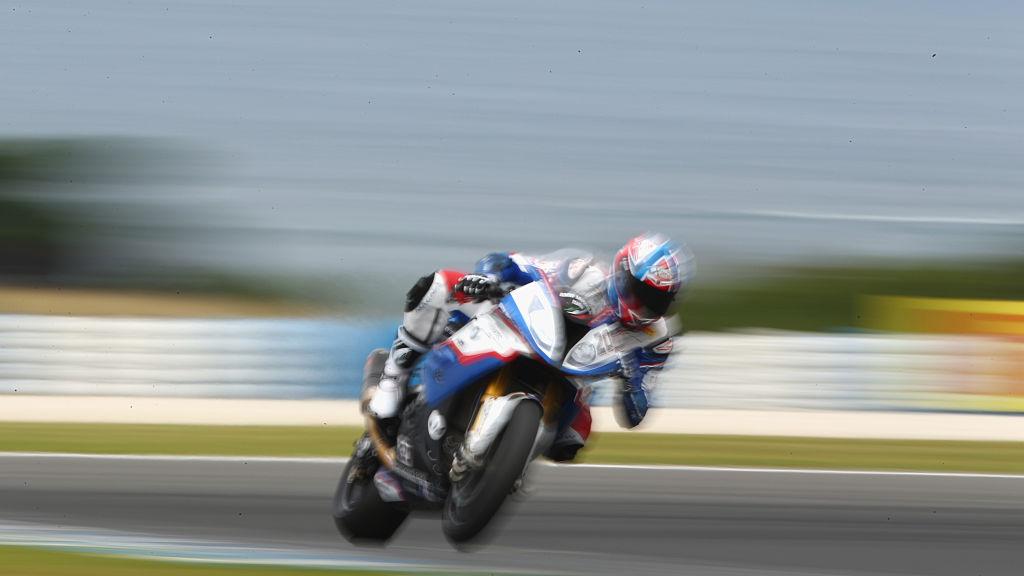 Ilustrasi motor BMW S1000RR.