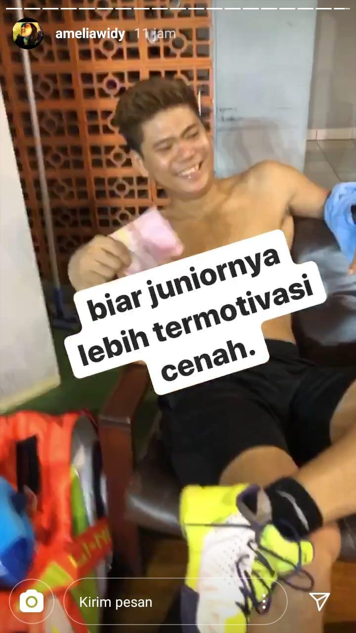 Juara PBSI Home Tournament, Praveen Jordan Langsung Kipas-kipas Pakai Duit Copyright: instagram.com/ameliawidy
