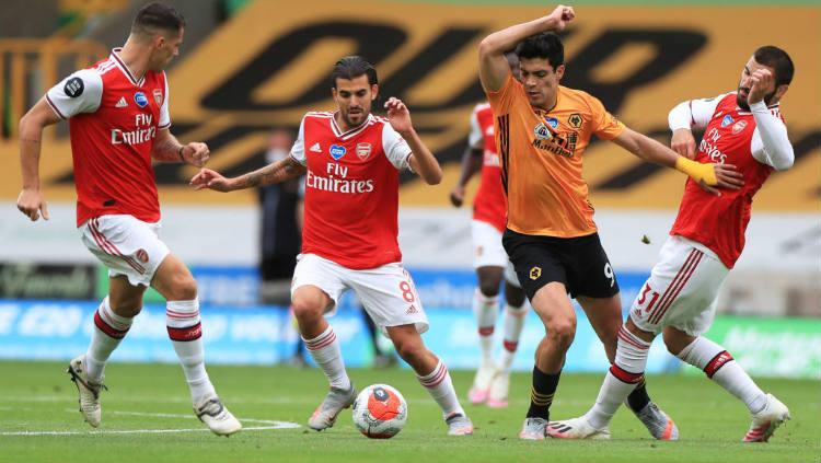 Aksi Raul Jimenez di laga Wolverhampton Wanderers vs Arsenal. - INDOSPORT