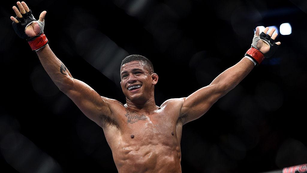 Gilbert Burns dinyatakan positif mengindap virus corona (COVID-19). - INDOSPORT