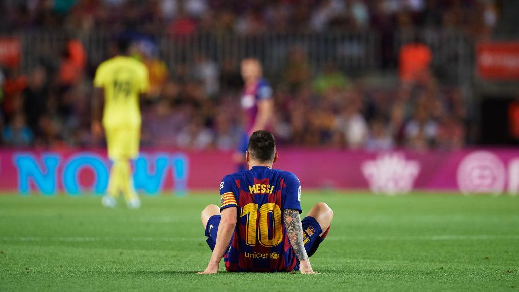 Lionel Messi tersungkur usai laga Barcelona vs Villarreal - INDOSPORT