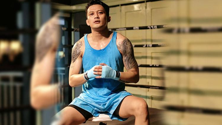 Aktor sekaligus Disc Jockey (DJ) ternama di Indonesia, Adhi Pawitra nampak semakin rajin latihan dan tubuhnya semakin terlihat berotot. - INDOSPORT