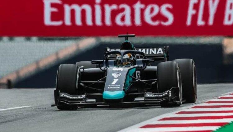 Hasil balapan Formula 2 (F2) 2020 Austria membuat Sean Gelael Gagal Finis setelah alami masalah pada mesin mobil andalannya. - INDOSPORT