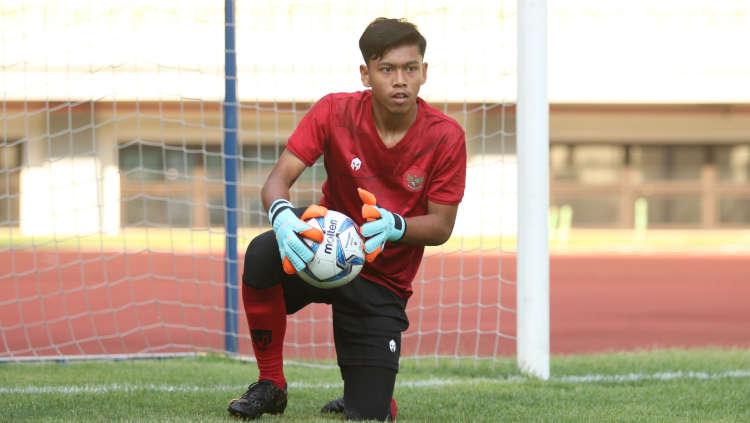 Kiper muda PSS Sleman, Raka Octa Bernanda pulang dari pemusatan latihan (TC) Timnas Indonesia U-16.