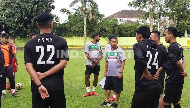 Tiba di Medan, Philep Hansen langsung pimpinan latihan PSMS di Stadion Kebun Bunga, Senin (6/7/20) petang. Copyright: Aldi Aulia Anwar/INDOSPORT