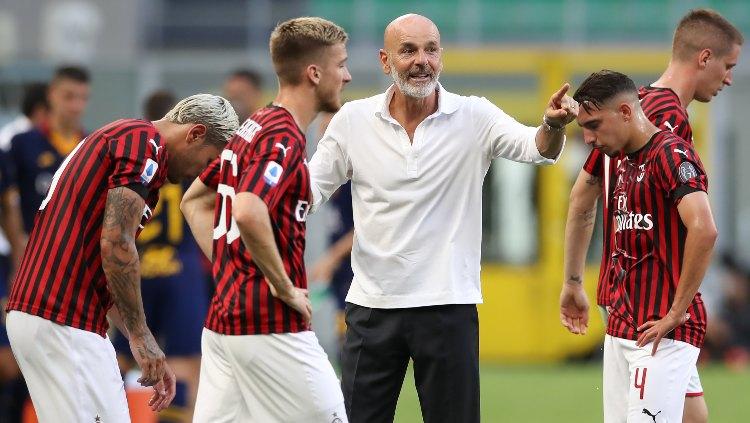Pelatih Stefano Pioli bersama klub Liga Italia asuhannya, AC Milan. Copyright: Jonathan Moscrop/Getty Images