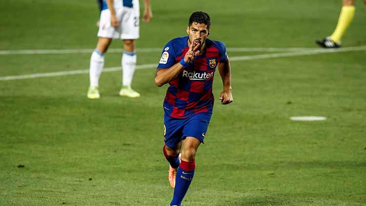 Luis Suarez berselebrasi usai mencetak gol ke gawang Espanyol Copyright: Getty images