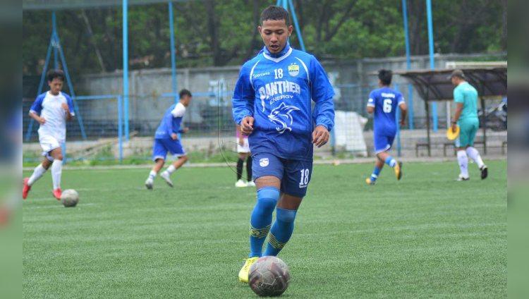 Gelandang Persib Bandung, Gian Zola Nasrullah.