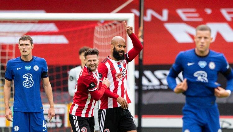 David McGoldrick (kanan) merayakan gol dalam laga Sheffield United vs Chelsea di Liga Inggris 2019-20, Sabtu (11/07/20). - INDOSPORT