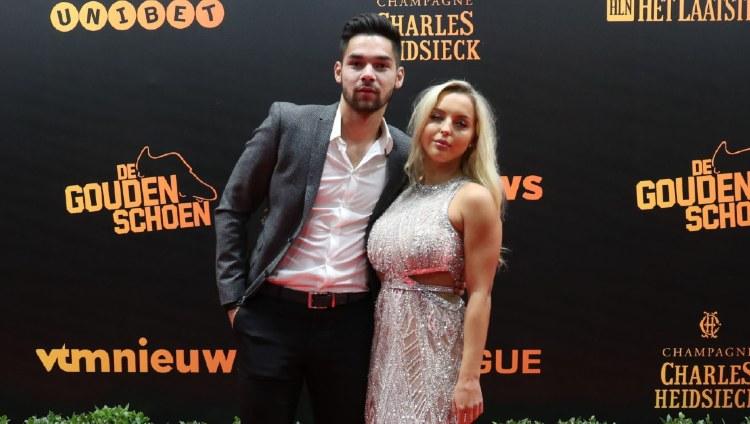 Pemain keturunan Indonesia Sandy Walsh resmi dilepas klub Liga Belgia Zulte Waregem dan akankah tim dari Liga 1 2020 ada yang berminat meminang?