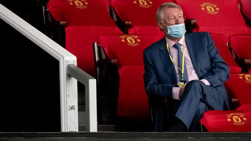 Sir Alex Ferguson menggunakan masker dengan cara yang salah di laga Manchester United vs Southampton