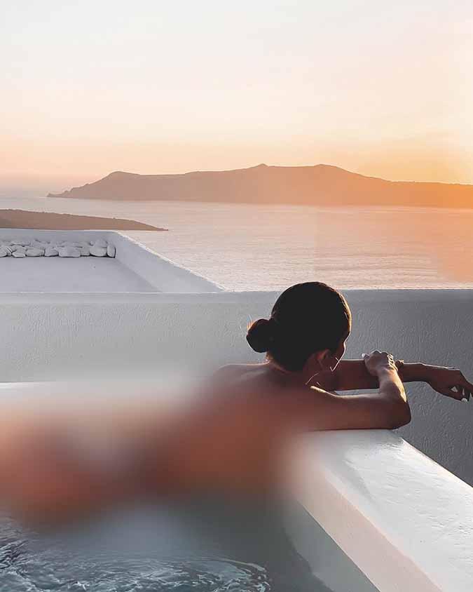 Wadaw! Model Asal Slovakia Ini Berani Berenang Tanpa