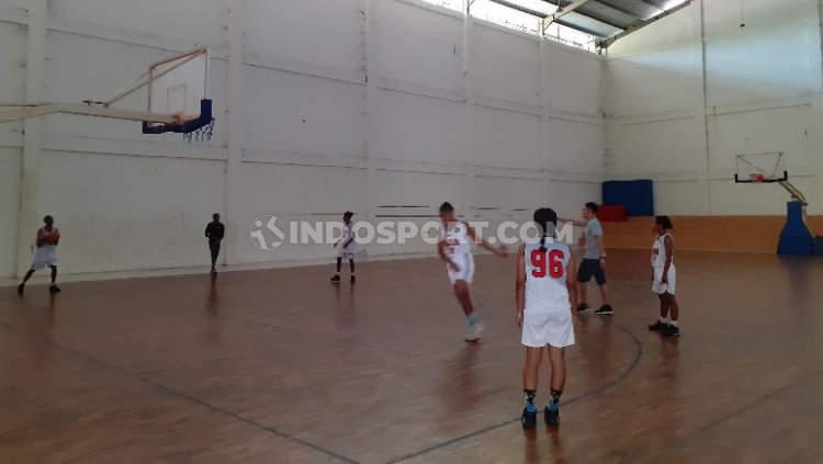 Atlet Basket Putri Papua untuk PON 2021 saat menjalani latihan.