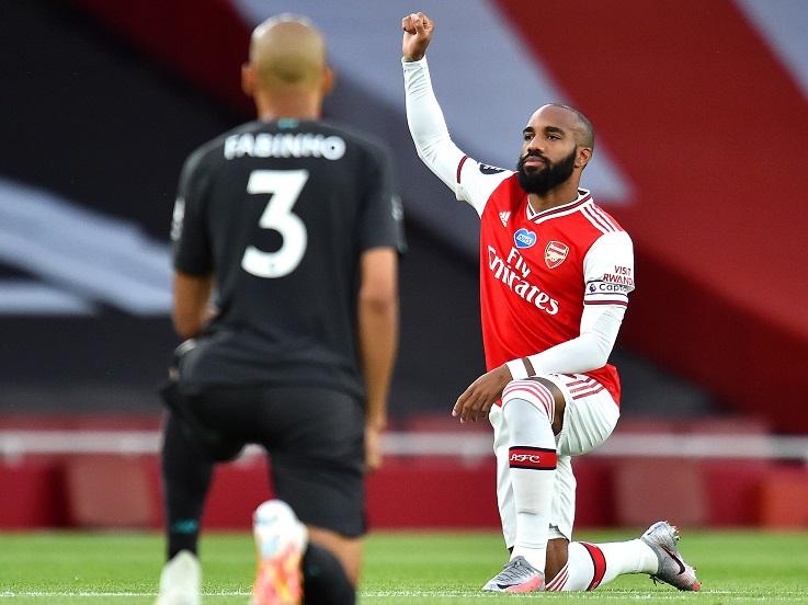 Selebrasi gol Alexandre Lacazette dalam pertandingan lanjutan Liga Inggris antara Arsenal vs Liverpool, Rabu (15/7/20). Copyright: Twitter Arsenal