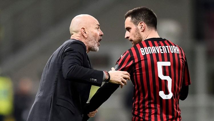 Pelatih AC Milan Stefano Pioli (kiri) dan gelandang I Rossoneri Giacomo Bonaventura (kanan).