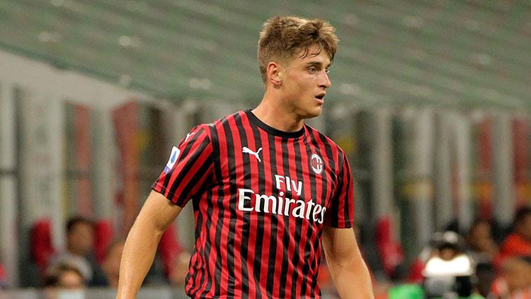 AC Milan resmi meminjamkan striker mudanya, Lorenzo Colombo ke klub Serie B, Cremonese setelah kedatangan Mario Mandzukic di San Siro. - INDOSPORT