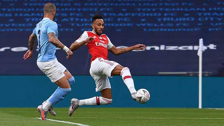 Aubameyang mencetak gol pertama Arsenal melawan Manchester City di semifinal Piala FA 2019/20 saat laga memasuki menit ke-17.
