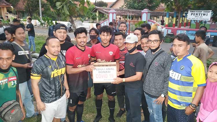 Bintang tim Persija Jakarta, Heri Susanto turut memeriahkan laga amal di Lapangan Desa Jati, Jaten, Karanganyar, Minggu (19/7/20) sore.