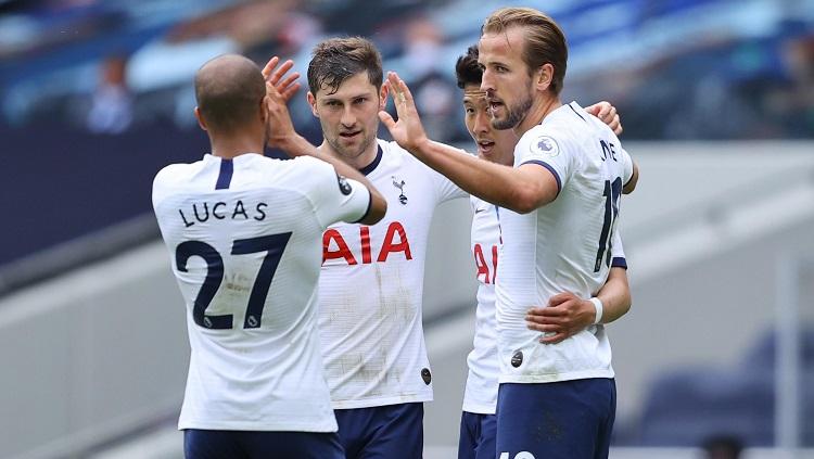 Selebrasi pemain Tottenham Hotspur dalam pertandingan Liga Inggris kontra Leicester City, Minggu (19/7/20).