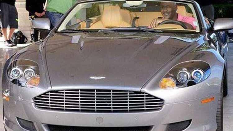 Mobil Michael JordanAston Martin DB9 Volante Copyright: nss sports