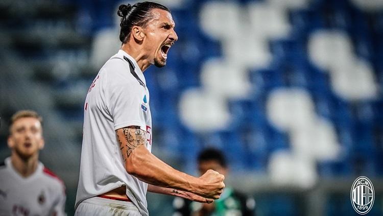 Selebrasi gol Zlatan Ibrahimovic dalam pertandingan Serie A Italia antara Sassuolo vs AC Milan, Senin (20/7/20).