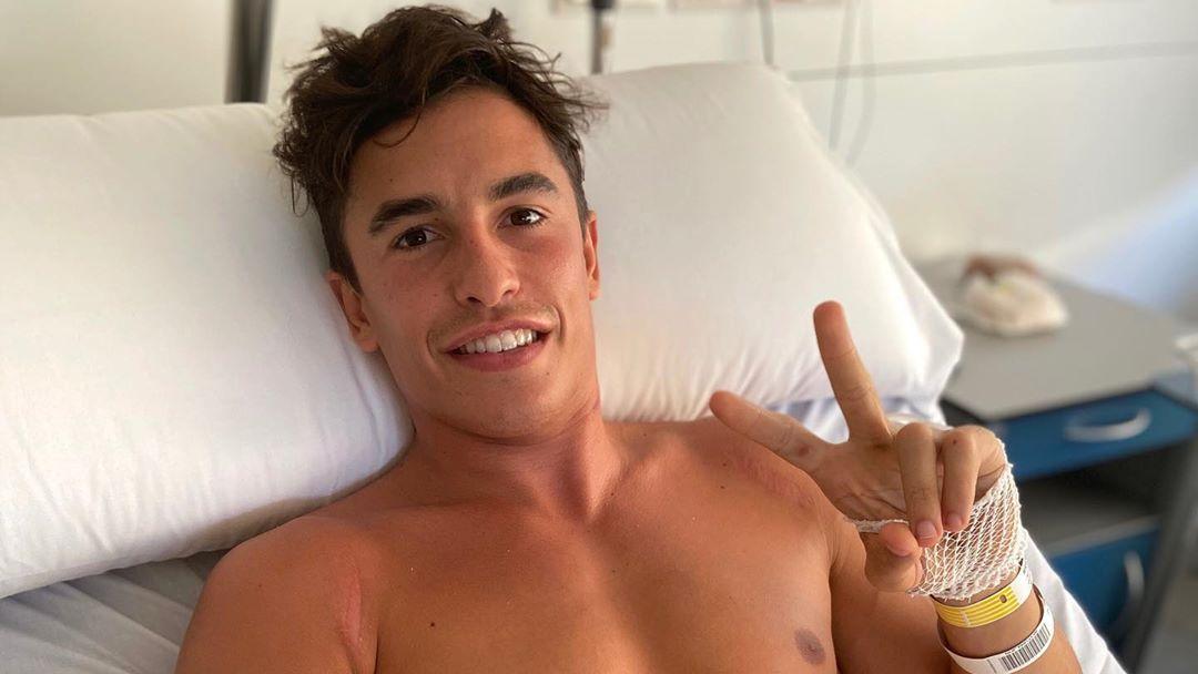 Marc Marquez usai menjalani operasi - INDOSPORT