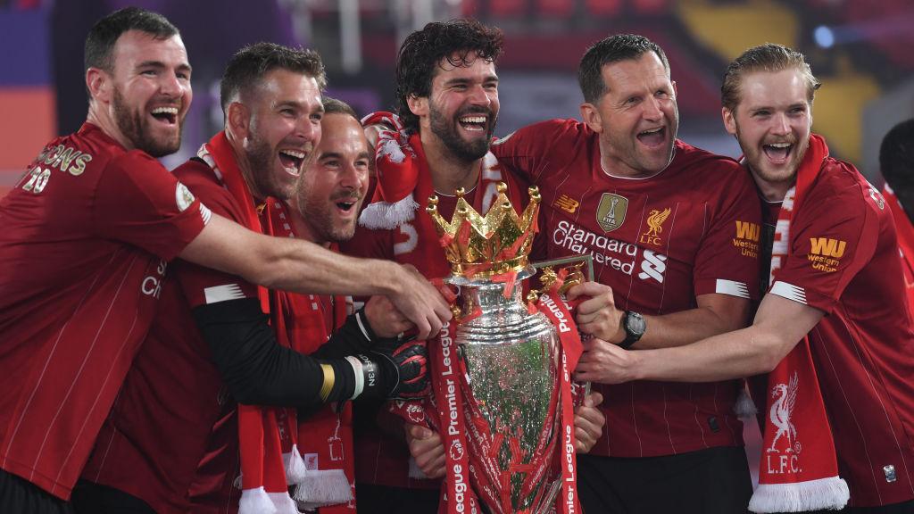 Para Kiper dan pelatih kiper Liverpool rayakan gelar juara Liga Primer Inggris