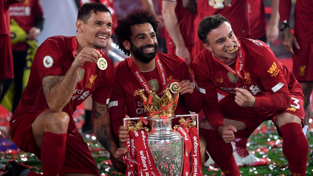 Dejan Lovren, Mohamed Salah, dan Xherdan Shaqiri rayakan gelar juara Liga Primer Inggris