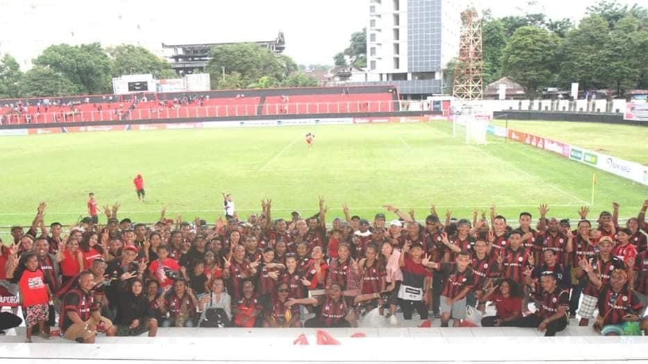 Kelompok suporter Persipura Jayapura dari Tembagapura, Mimika, The Karaka's PT FI memiliki permintaan khusus kepada PT LIB.