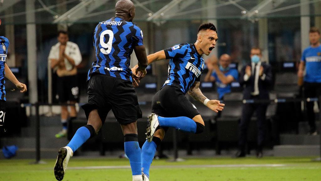 Striker Inter Milan, Lautaro Martinez berselebrasi usai mencetak gol ke gawang Napoli Copyright: Giuseppe Cottini/NurPhoto via Getty Images