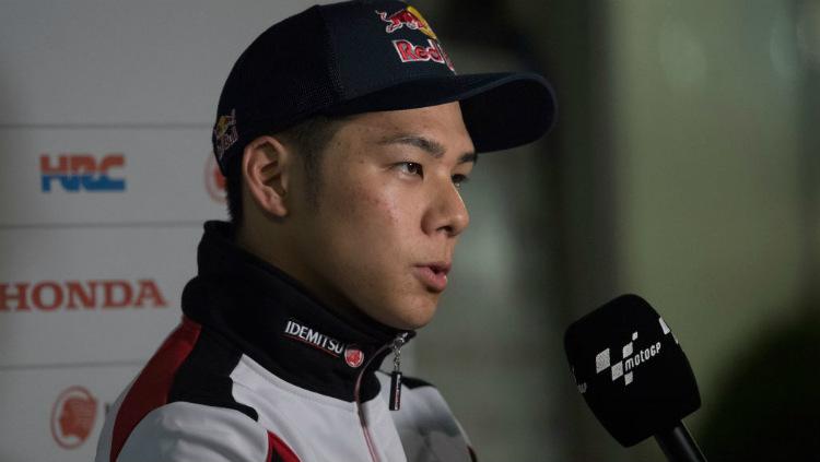 Rider MotoGP asal Jepang, Takaaki Nakagami melakukan hal konyol sebelum meninggalkan Indonesia. Pembalap tim LCR Honda itu sempat berendam di bak sampah.