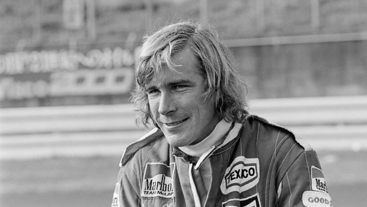 James Hunt sendiri merupakan legenda balap yang dikenal dengan gaya flamboyan bahkan diketahui pernah tidur dengan 5000 wanita.