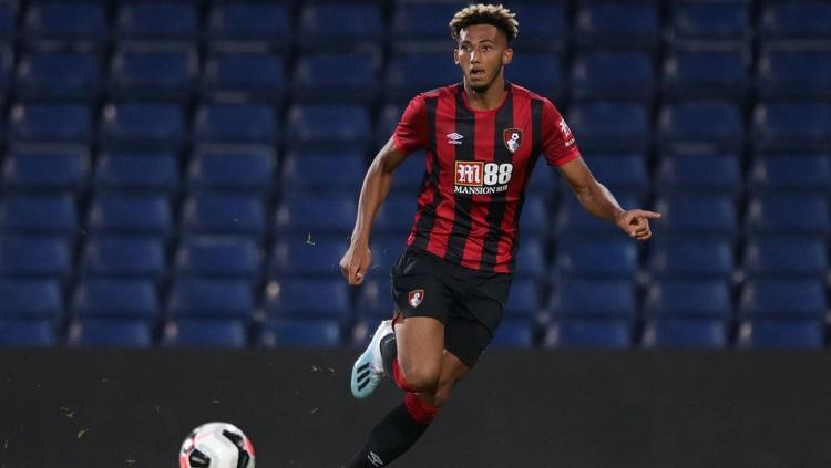 Rumor transfer klub raksasa Liga Italia (Serie A), AC Milan mulai memanas setelah I Rossoneri membandingkan dua targetnya, Lloyd Kelly vs Juan Miranda.