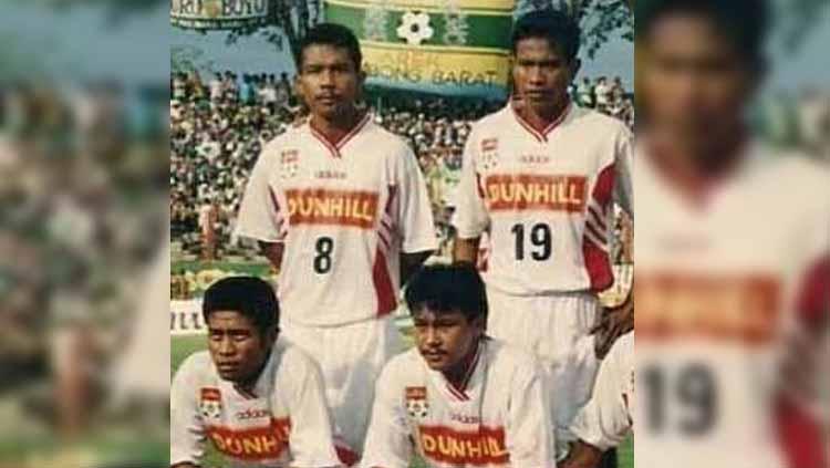 Apa kabar Joko 'Kijang' Heriyanto (kiri bawah)? Striker ganas milik Barito Putera yang sempat menjadi tumbal Persib Bandung di semifinal Liga Indonesia 1994/95. - INDOSPORT