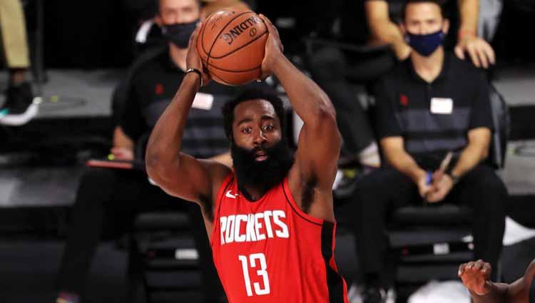 James Harden menggila dengan mencetak 49 poin di laga Houston Rockets vs Dallas Mavericks di ESPN Wide World Of Sports Complex, Sabtu (01/08/20).
