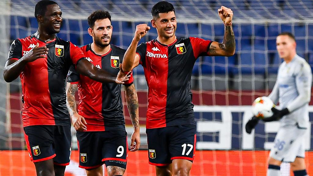 Para pemain Genoa melakukan selebrasi usai mengalahkan Hellas Verona Copyright: Paolo Rattini/Getty Images