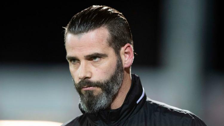 Pelatih Ross County, Stuart Kettlewell, yang memiliki kemiripan dengan David De Gea.