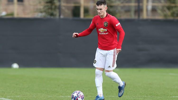 Bintang muda Manchester United, Dylan Levitt, diketahui sudah menghapus unggahan di Twitter bernada protes setelah dia disingkirkan dari skuat Liga Europa.