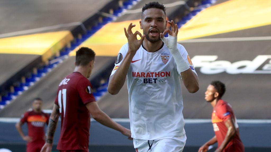 Selebrasi pemain Sevilla, Youssef En-Nesyri usai mencetak gol ke gawang AS Roma di Liga Europa. - INDOSPORT