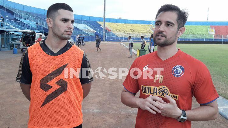 Felipe Americo saat menjadi penerjemah Elias Alderete di Arema FC.