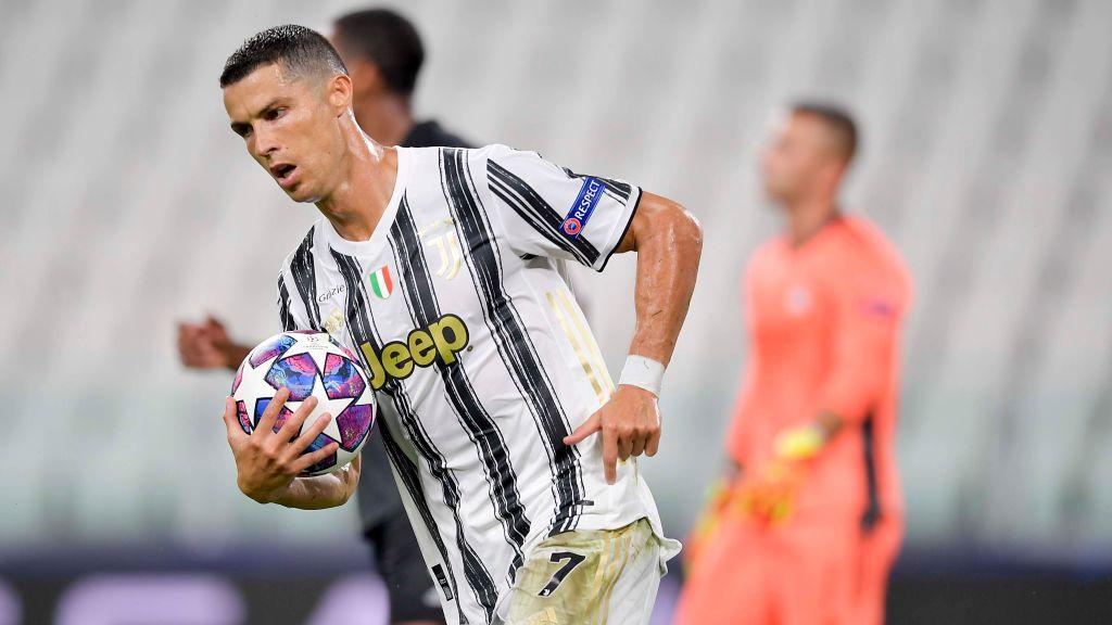 Striker Juventus, Cristiano Ronaldo usai mencetak gol ke gawang Lyon di Liga Champions