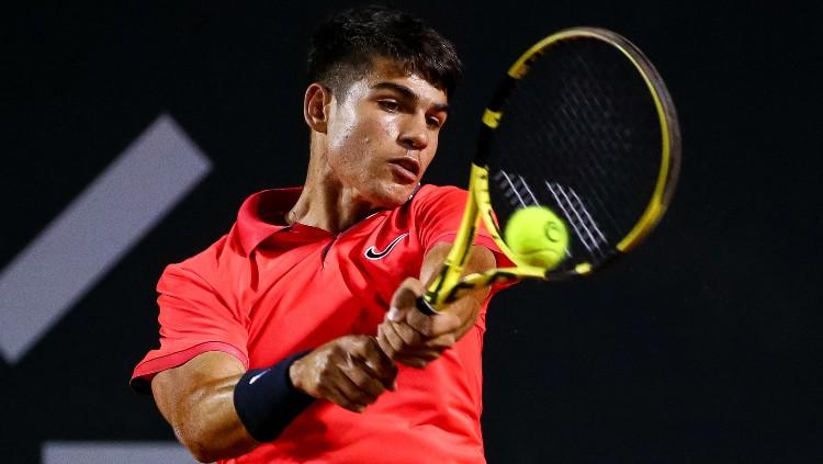 Langkah petenis muda Spanyol  yang dijuluki The Next Rafael Nadal, Carlos Alcaraz, di US Open 2021 terhenti akibat dirinya dibebat cedera. - INDOSPORT