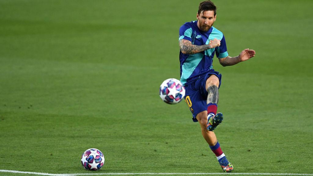 Aksi Lionel Messi saat latihan sebelum laga Liga Champions Barcelona vs Napoli dimulai.