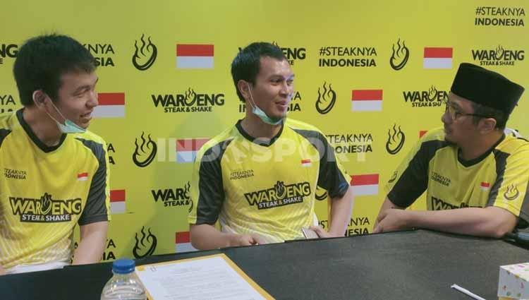 Komisaris Waroeng Grup, Ustadz Yusuf Mansur menjalin kerja sama dengan pebulutangkis ganda putra andalan Indonesia, Mohammad Ahsan/Hendra Setiawan.